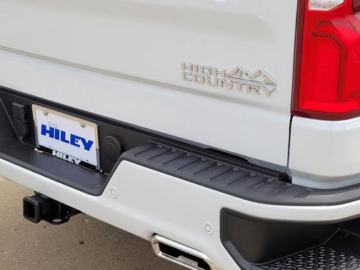 Polar White Tricoat 2026 Chevrolet Silverado 1500 High Country