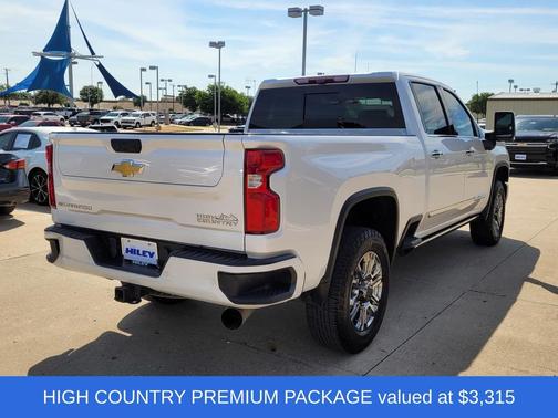 Iridescent Pearl Tricoat 2024 Chevrolet Silverado 2500 High Country