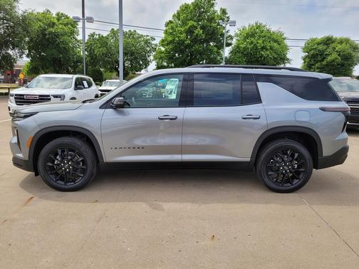 Sterling Gray Metallic 2026 Chevrolet Traverse LT