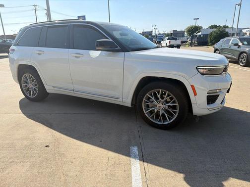Bright White Clearcoat 2025 Jeep Grand Cherokee Summit