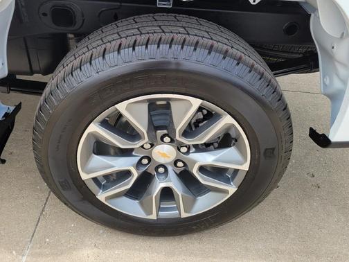 Summit White 2026 Chevrolet Silverado 1500 LT