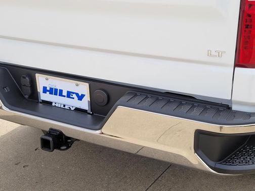 Summit White 2026 Chevrolet Silverado 1500 LT