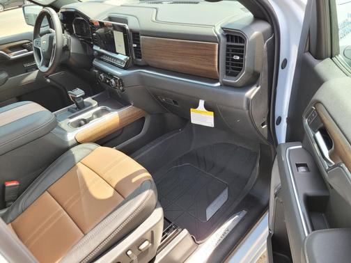 Polar White Tricoat 2026 Chevrolet Silverado 1500 High Country