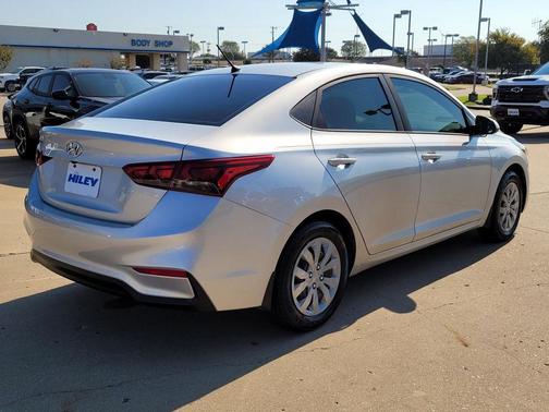 2020 Hyundai Accent SE