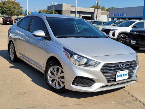 2020 Hyundai Accent SE