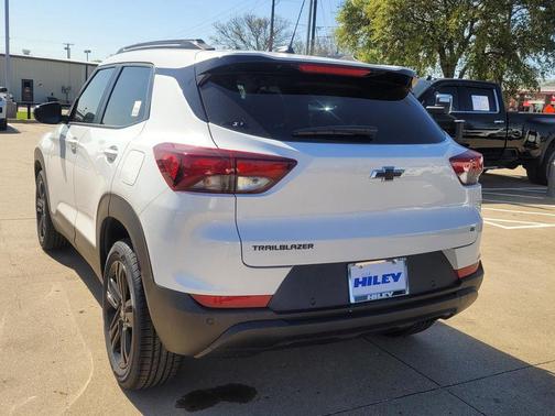 Summit White 2026 Chevrolet Trailblazer LT