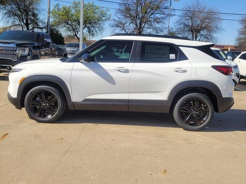 Summit White 2026 Chevrolet Trailblazer LT