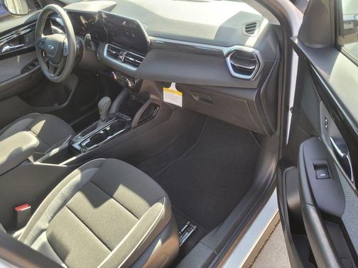 Summit White 2026 Chevrolet Trailblazer LT