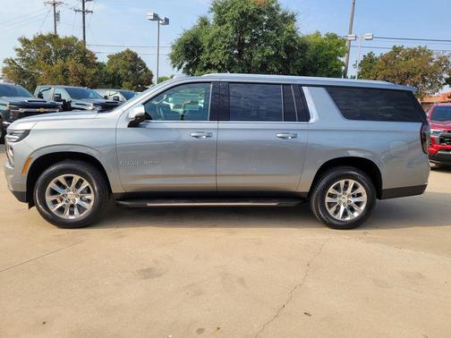 2025 Chevrolet Suburban Premier