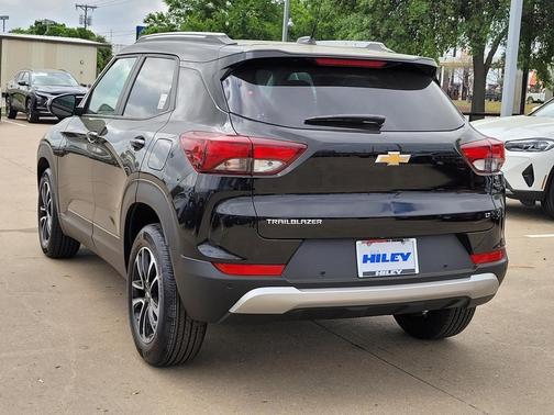 Mosaic Black Metallic 2026 Chevrolet Trailblazer LT