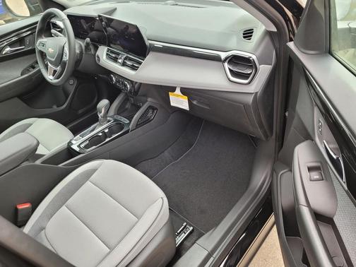 Mosaic Black Metallic 2026 Chevrolet Trailblazer LT