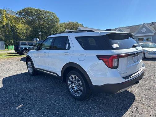 2025 Ford Explorer Active