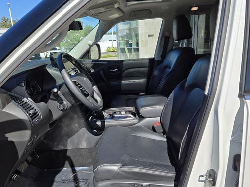 2022 INFINITI QX80 Luxe