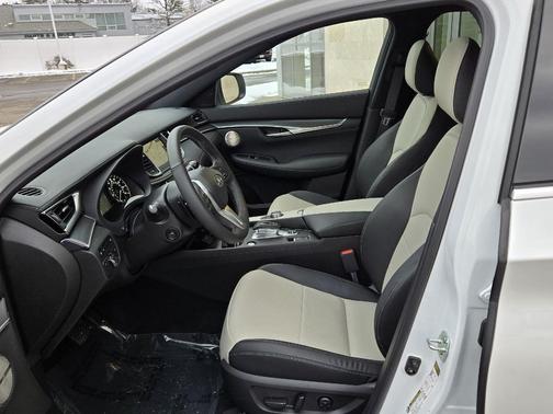 2025 INFINITI QX55 ESSENTIAL