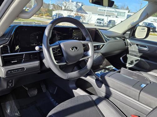 2025 INFINITI QX80 Luxe