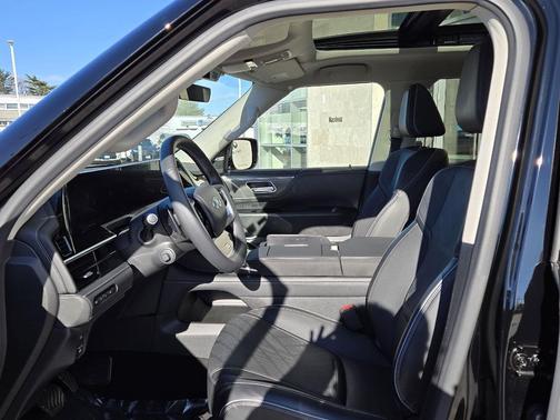 2025 INFINITI QX80 Luxe