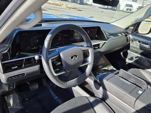 2025 INFINITI QX80 Luxe