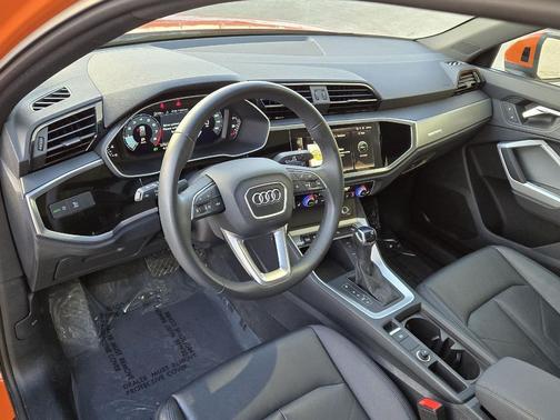 2025 Audi Q3 Premium 45 TFSI S line quattro Tiptronic