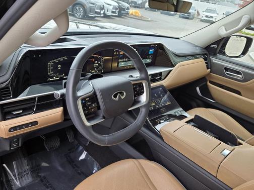 2025 INFINITI QX80 Luxe