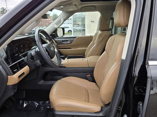 2025 INFINITI QX80 Luxe