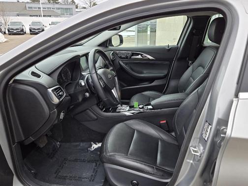 2018 INFINITI QX30 Luxury