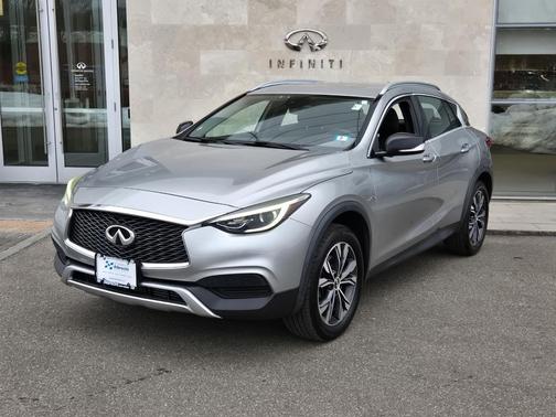 2018 INFINITI QX30 Luxury