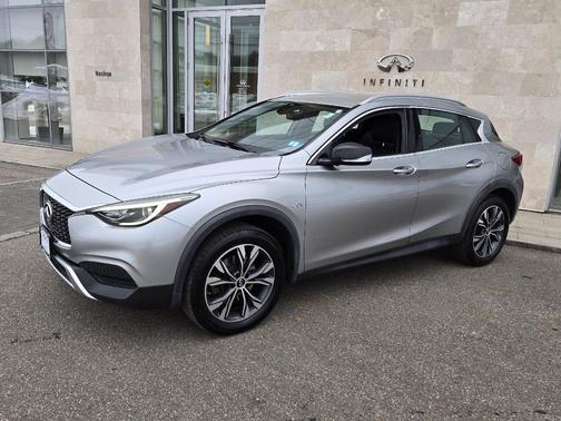 2018 INFINITI QX30 Luxury