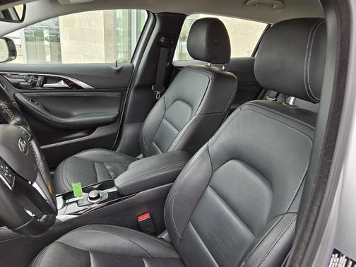 2018 INFINITI QX30 Luxury