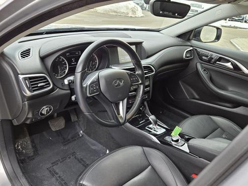 2018 INFINITI QX30 Luxury