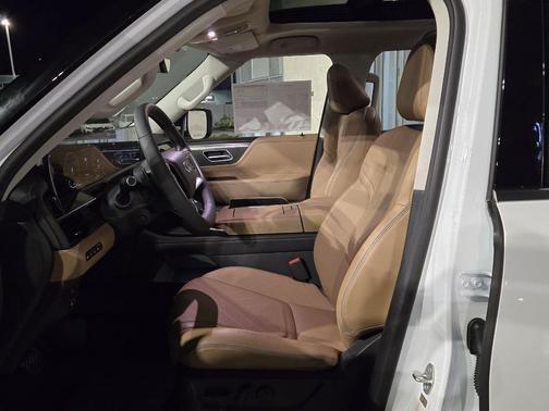 2026 INFINITI QX80 Luxe