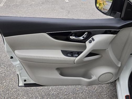 2017 Nissan Rogue Sport SL