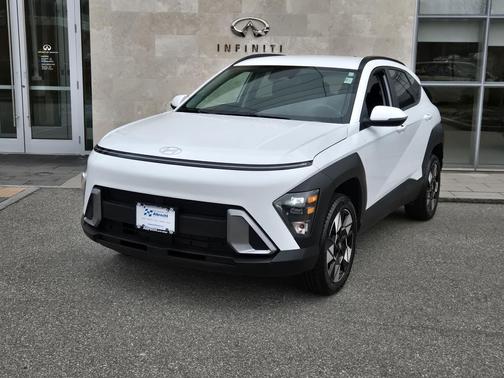 Atlas White 2025 Hyundai KONA SEL
