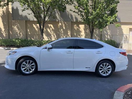 2013 Lexus ES 300h Base