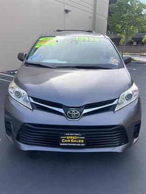 Midnight Black Metallic 2018 Toyota Sienna LE