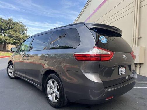 Midnight Black Metallic 2018 Toyota Sienna LE