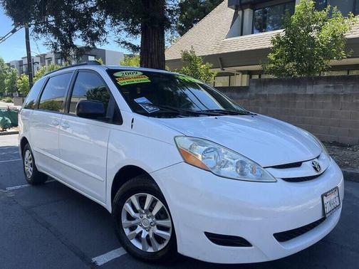 Super White 2009 Toyota Sienna LE