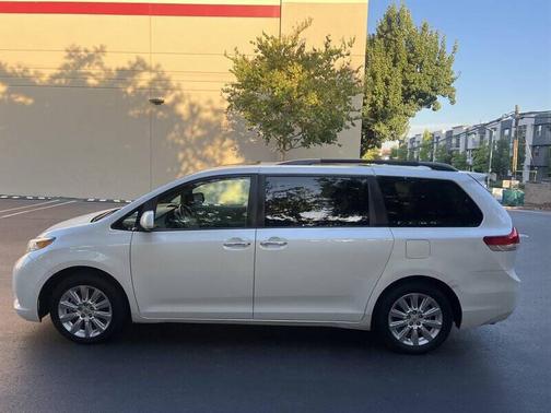 2012 Toyota Sienna XLE