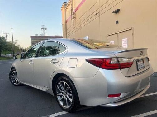 2016 Lexus ES 300h Base