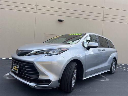 2021 Toyota Sienna LE