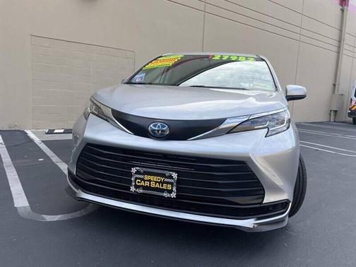 2021 Toyota Sienna LE