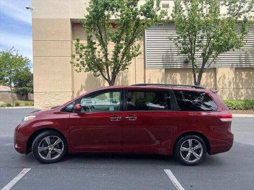 2011 Toyota Sienna XLE
