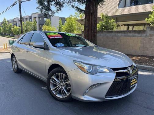 Celestial Silver Metallic 2016 Toyota Camry SE