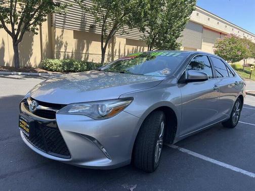 Celestial Silver Metallic 2016 Toyota Camry SE