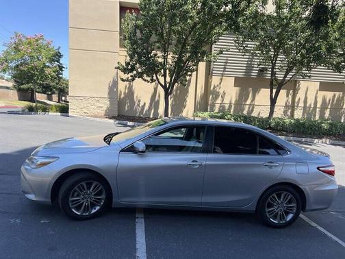 Celestial Silver Metallic 2016 Toyota Camry SE