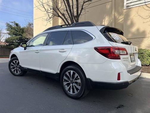 Crystal White Pearl 2017 Subaru Outback 2.5i Limited