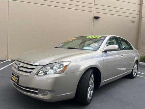 Gold 2006 Toyota Avalon XLS