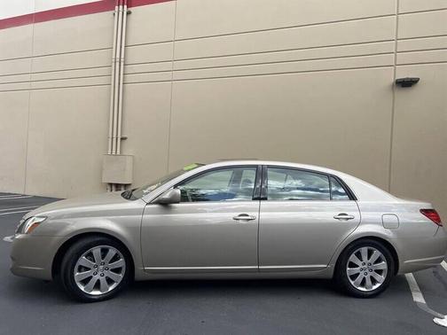 Gold 2006 Toyota Avalon XLS