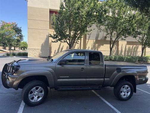 Brown 2011 Toyota Tacoma Access Cab