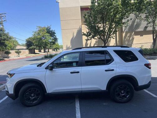 Platinum White Pearl 2025 Honda Pilot TrailSport