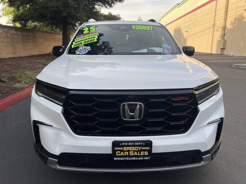 Platinum White Pearl 2025 Honda Pilot TrailSport